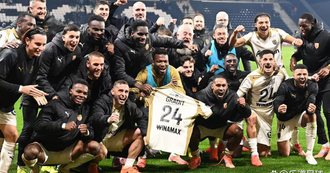 21年后再登法甲榜首！平民俱乐部朗斯能否撼动巴黎圣日耳曼霸权？