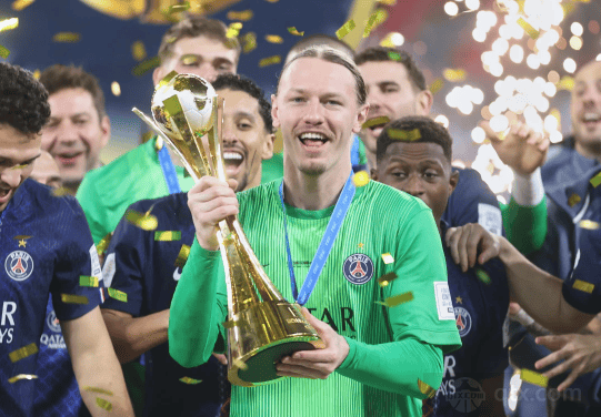 巴黎圣日耳曼首夺洲际杯，六冠王荣耀加身